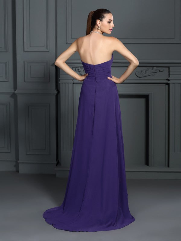 A-Linie/Princess-Linie Trägerlos Falten Ärmellos High Low Chiffon Cocktailkleider